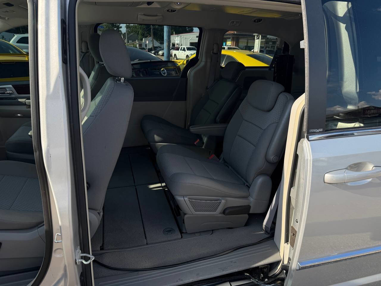 Used 2010 Chrysler Town & Country Touring image 19