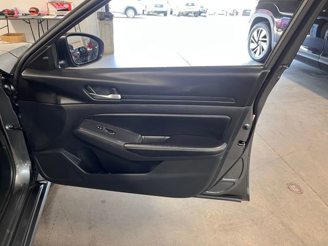 Used 2024 Nissan Altima 2.5 SV image 12