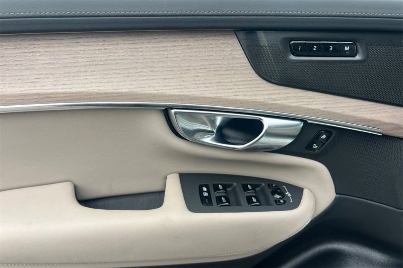 Certified 2025 Volvo XC90 B6 Plus image 14