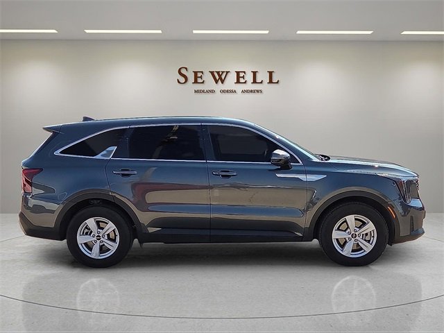 Used 2025 Kia Sorento LX image 5