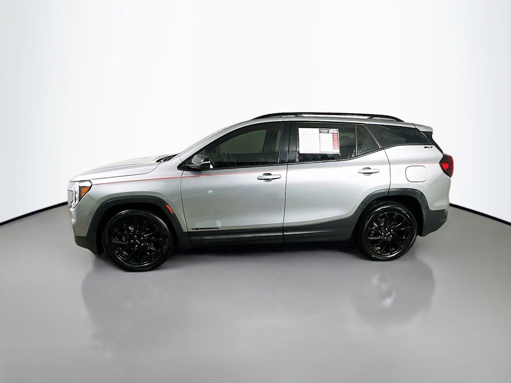 Used 2023 GMC Terrain SLT w/ Tech Package FWD image 5