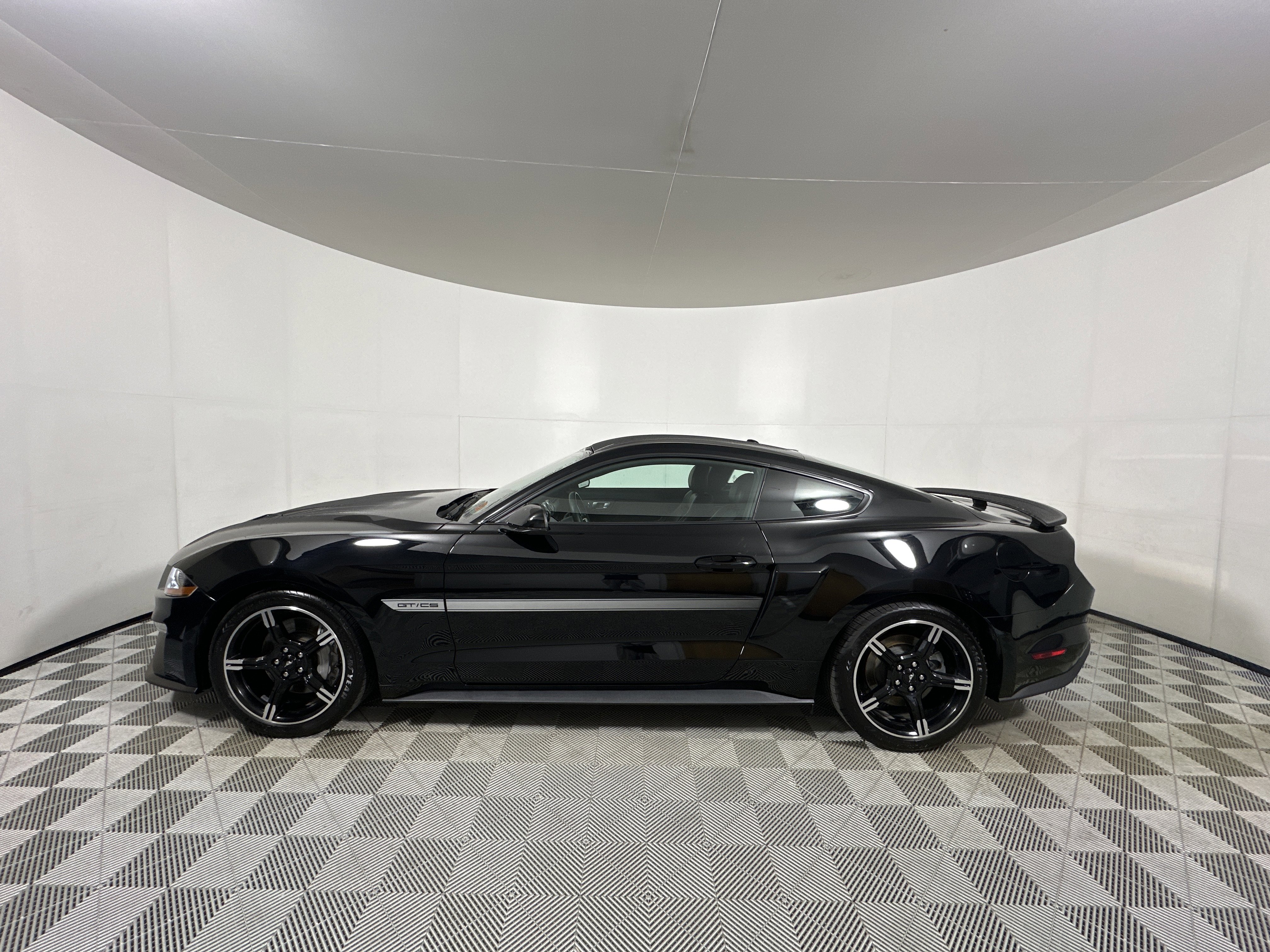 Used 2019 Ford Mustang GT Premium w/ Equipment Group 401A image 4