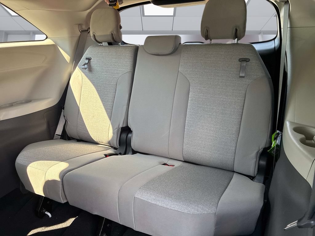 Used 2023 Toyota Sienna LE FWD image 15