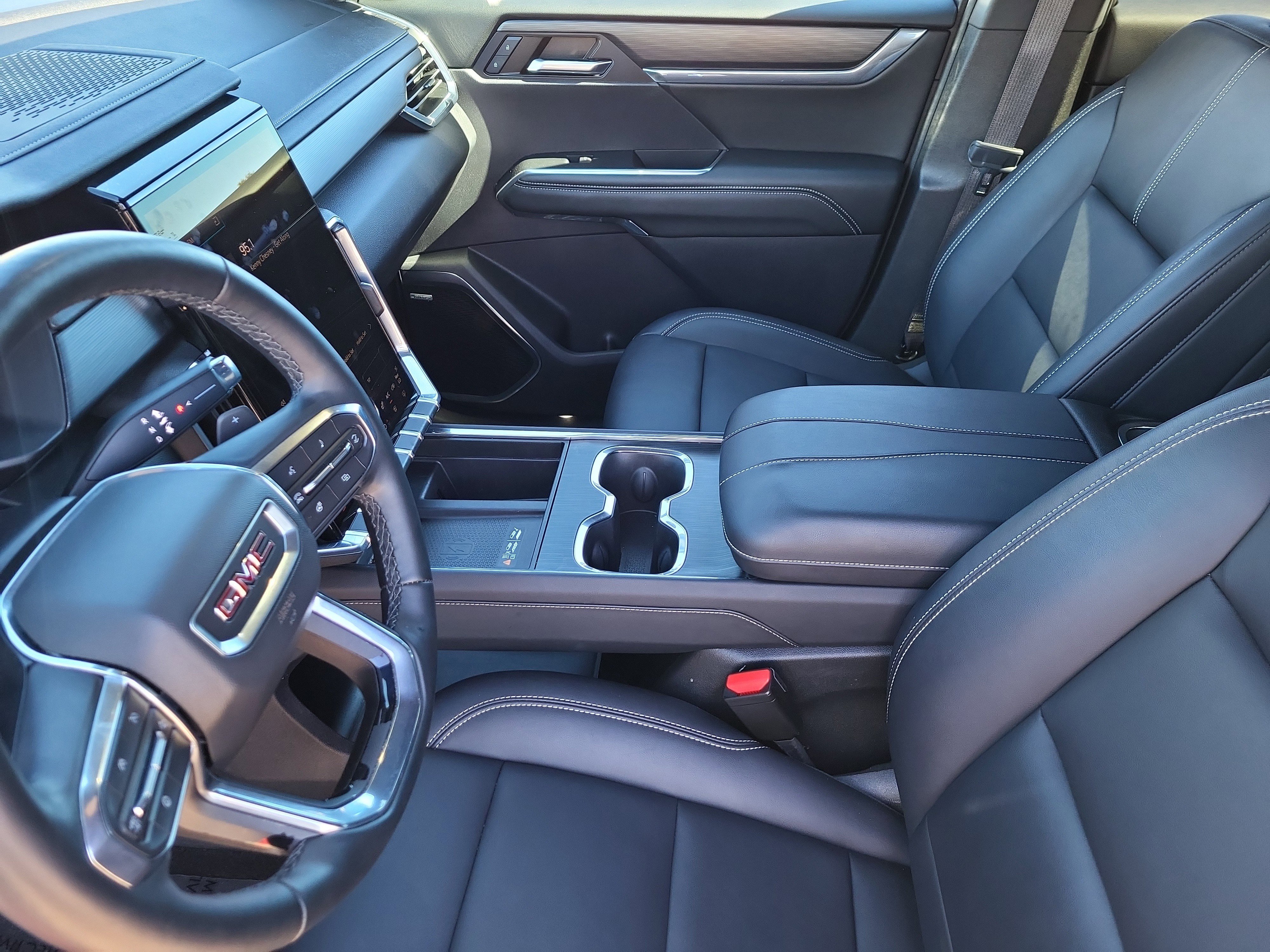 Used 2024 GMC Acadia Elevation image 7