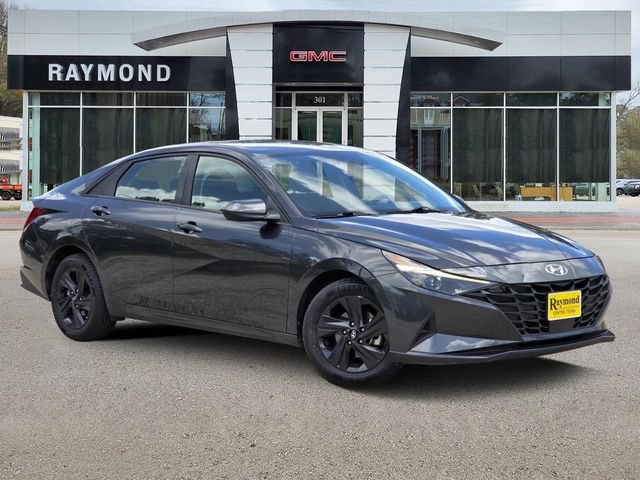 Used 2023 Hyundai Elantra SEL w/ Preferred Accessory Package FWD video 1
