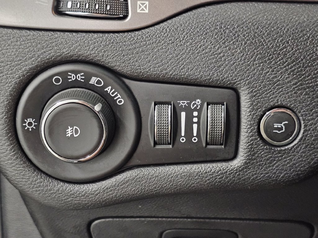 Used 2020 Jeep Cherokee Limited AWD/4WD image 33