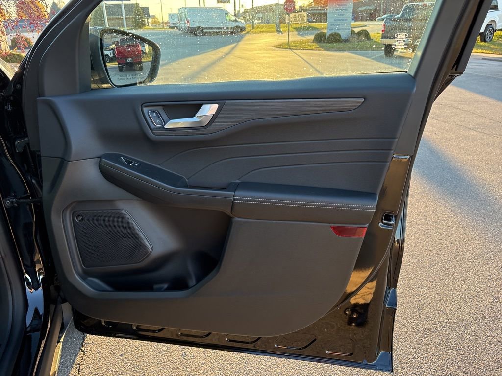 New 2026 Ford Escape SE w/ PHEV Premium Package image 24