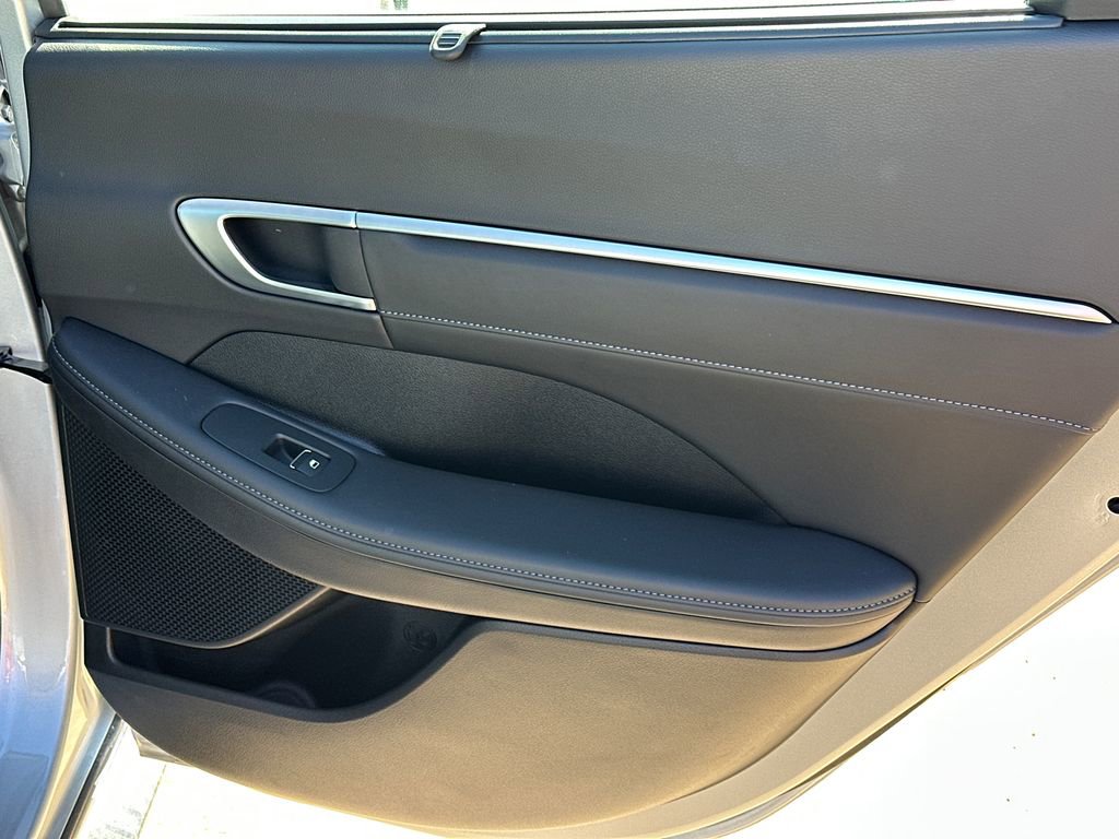 New 2025 Hyundai Sonata Limited image 16