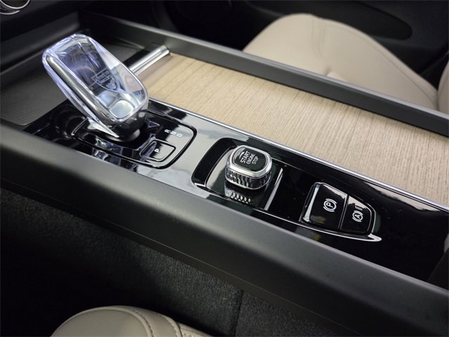 Certified 2026 Volvo XC60 B5 Core image 34