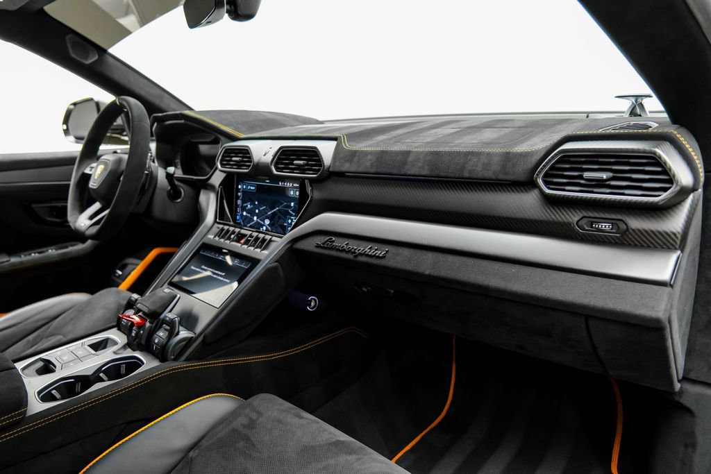 Used 2023 Lamborghini Urus Performante AWD/4WD image 13