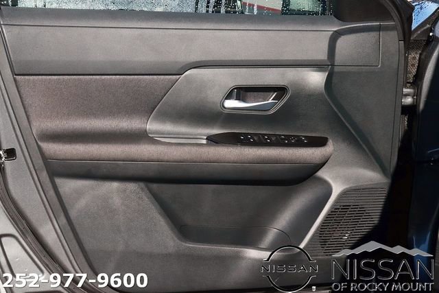 Used 2025 Nissan Kicks SV w/ Charging Package image 10