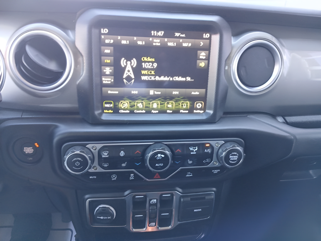Used 2023 Jeep Wrangler Unlimited Sahara w/ Cold Weather Group AWD/4WD image 12