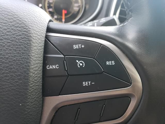 Used 2020 Jeep Cherokee Limited AWD/4WD image 23