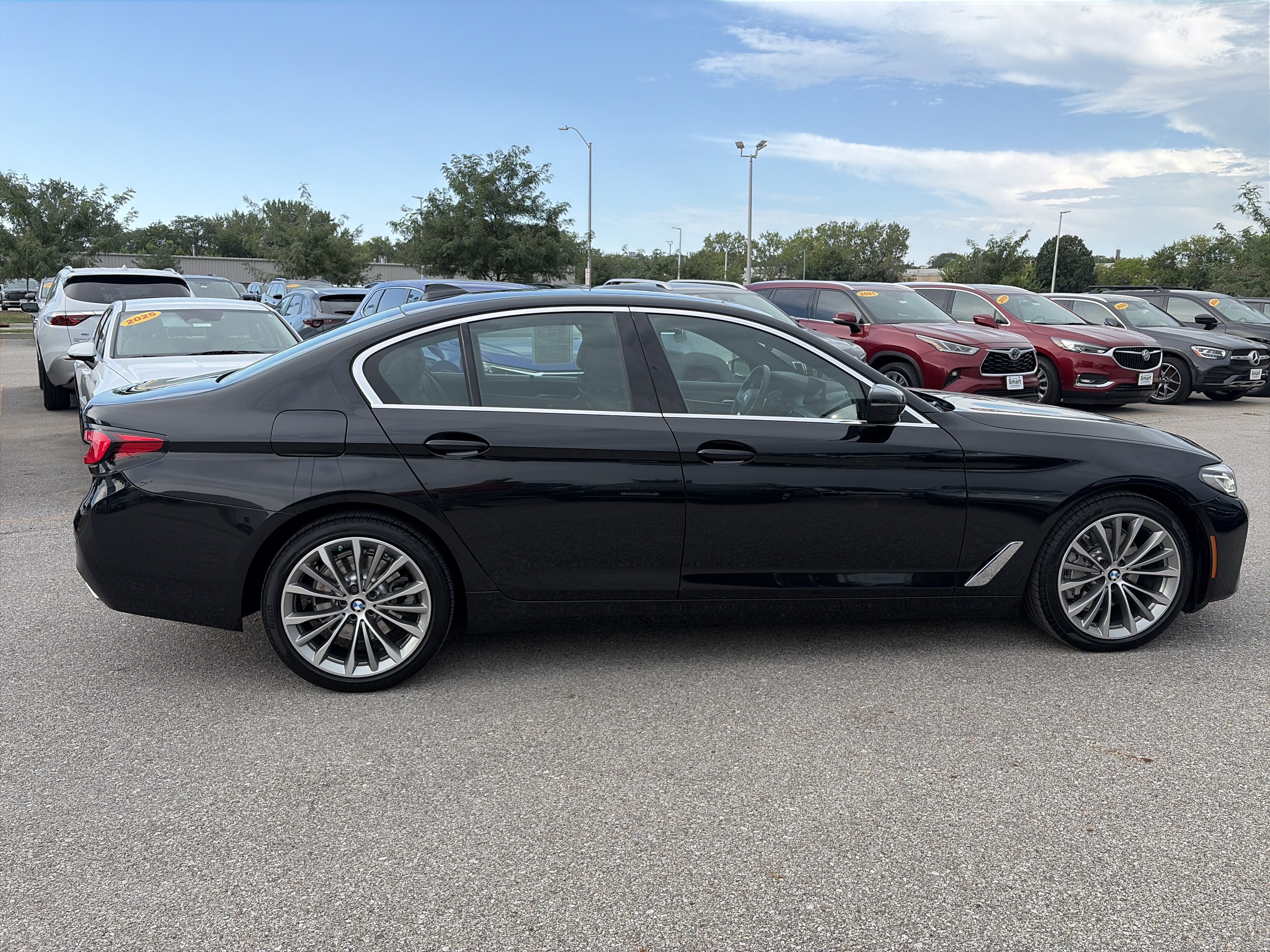 Used 2022 BMW 530i xDrive w/ Premium Package AWD/4WD image 4