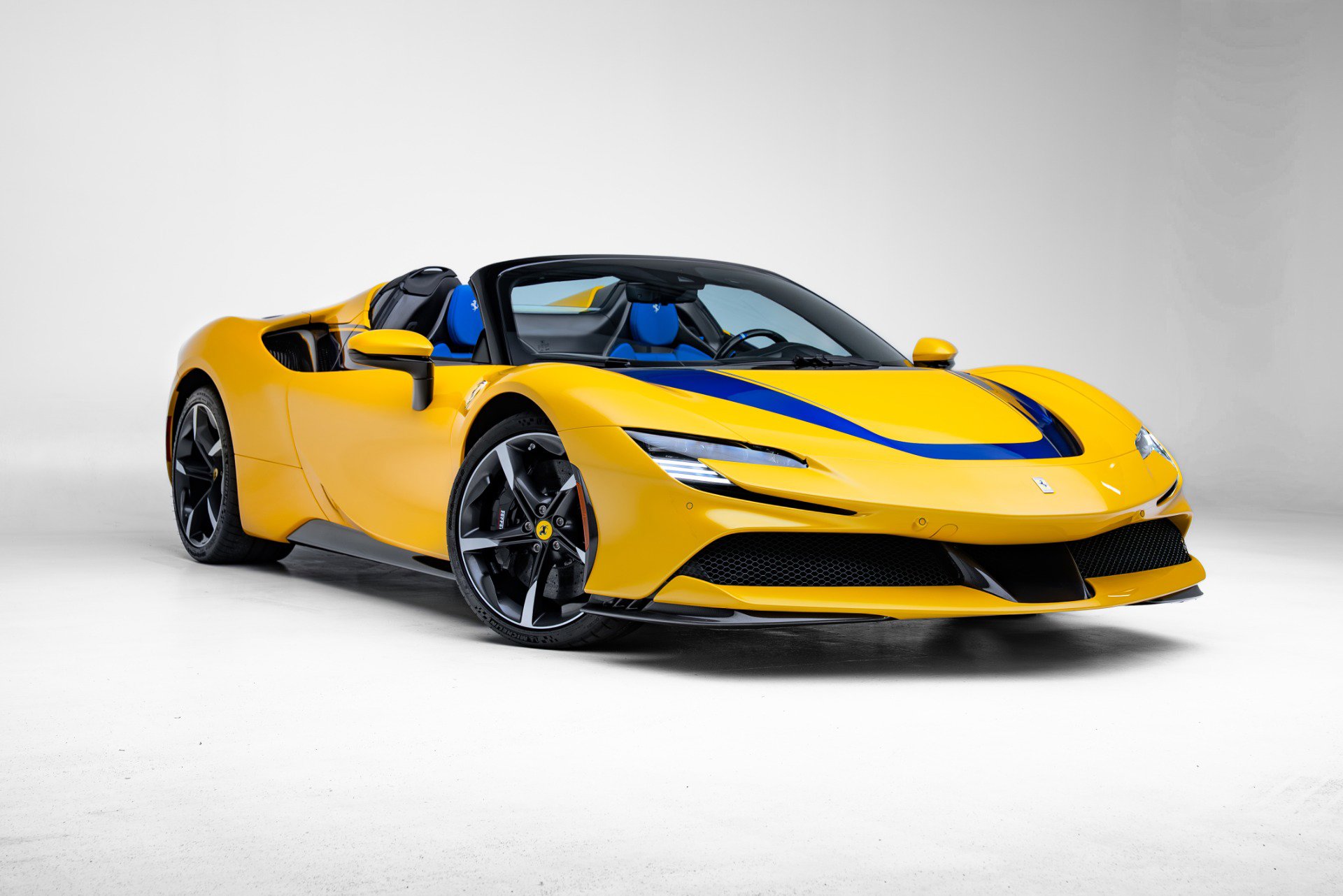 Used 2023 Ferrari SF90 Spider AWD/4WD image 26