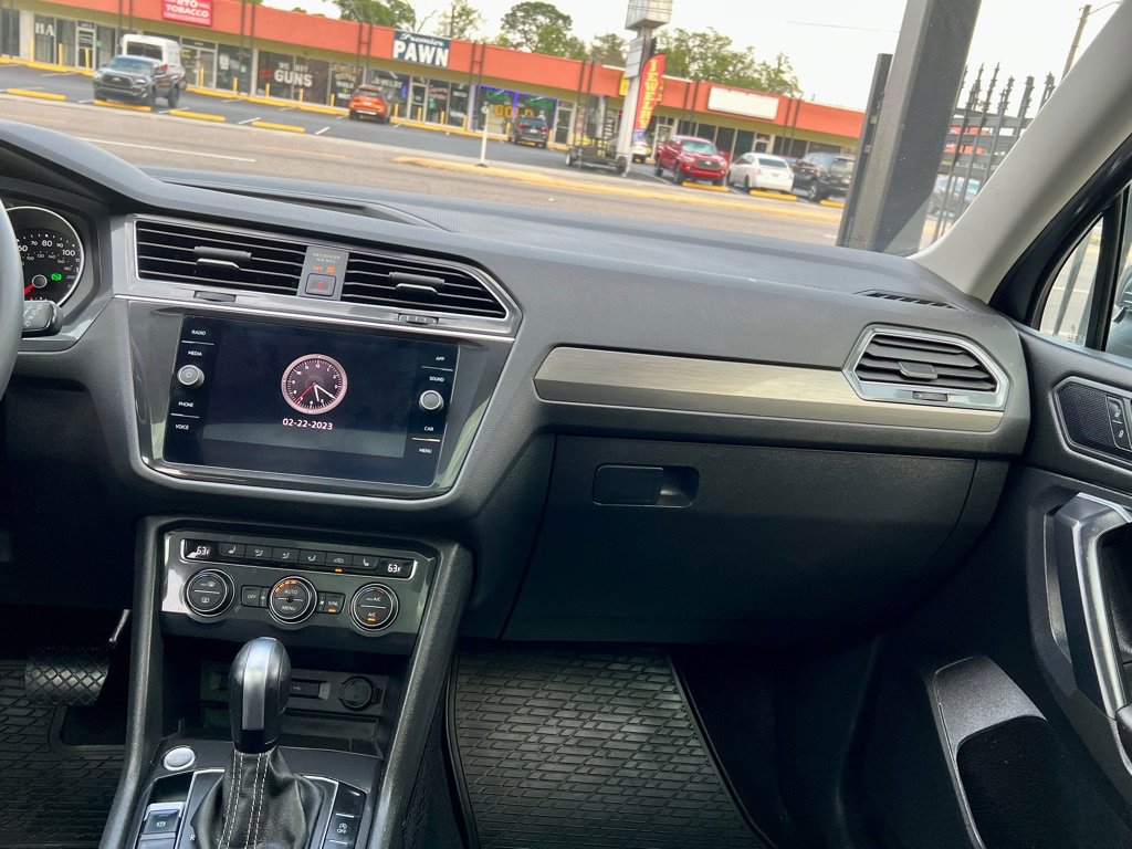 Used 2021 Volkswagen Tiguan SE w/ Panoramic Sunroof Package FWD image 42
