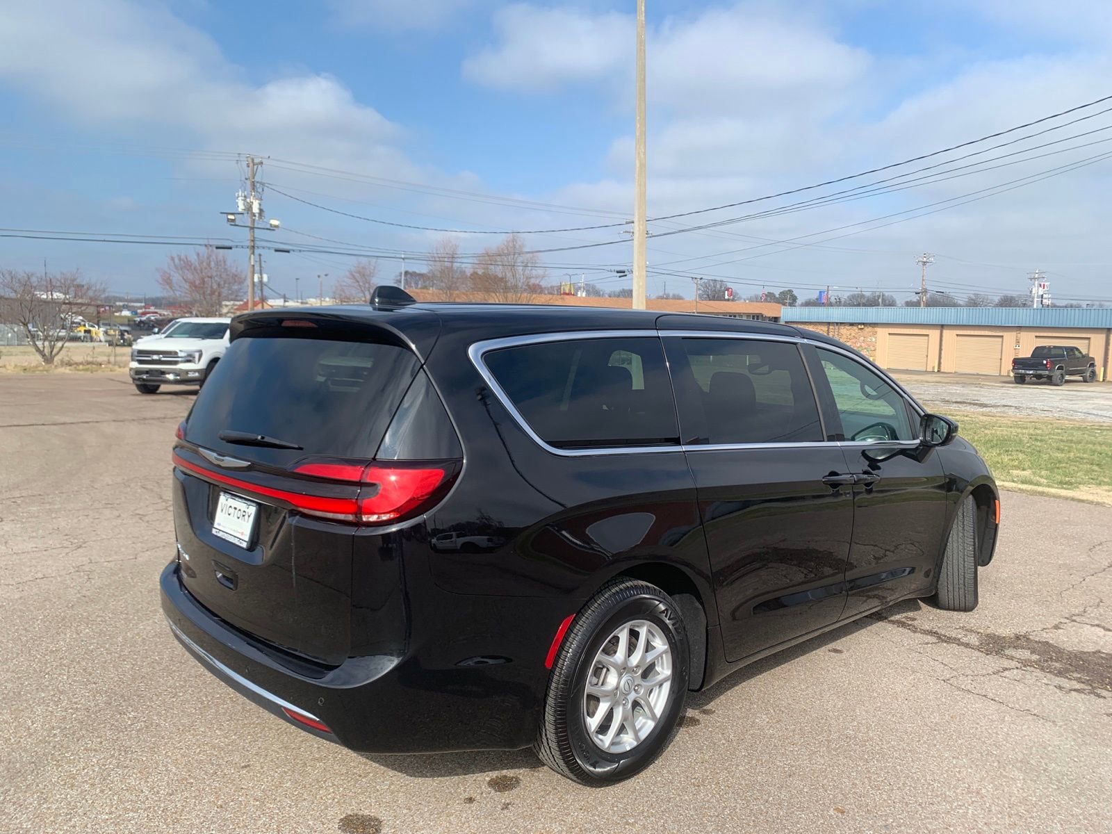 Used 2025 Chrysler Pacifica Select image 7