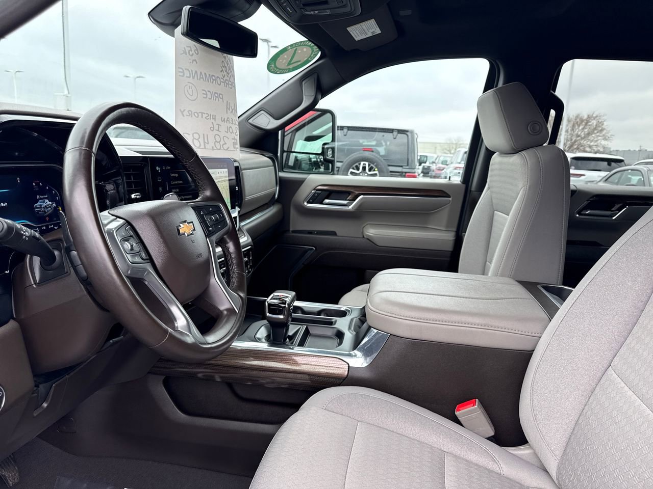 Used 2024 Chevrolet Silverado 1500 LT image 14