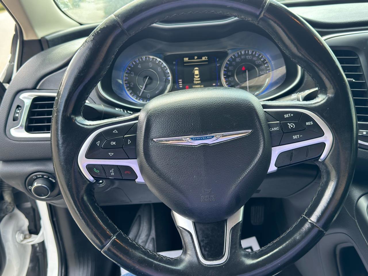 Used 2017 Chrysler 200 Limited Platinum image 17