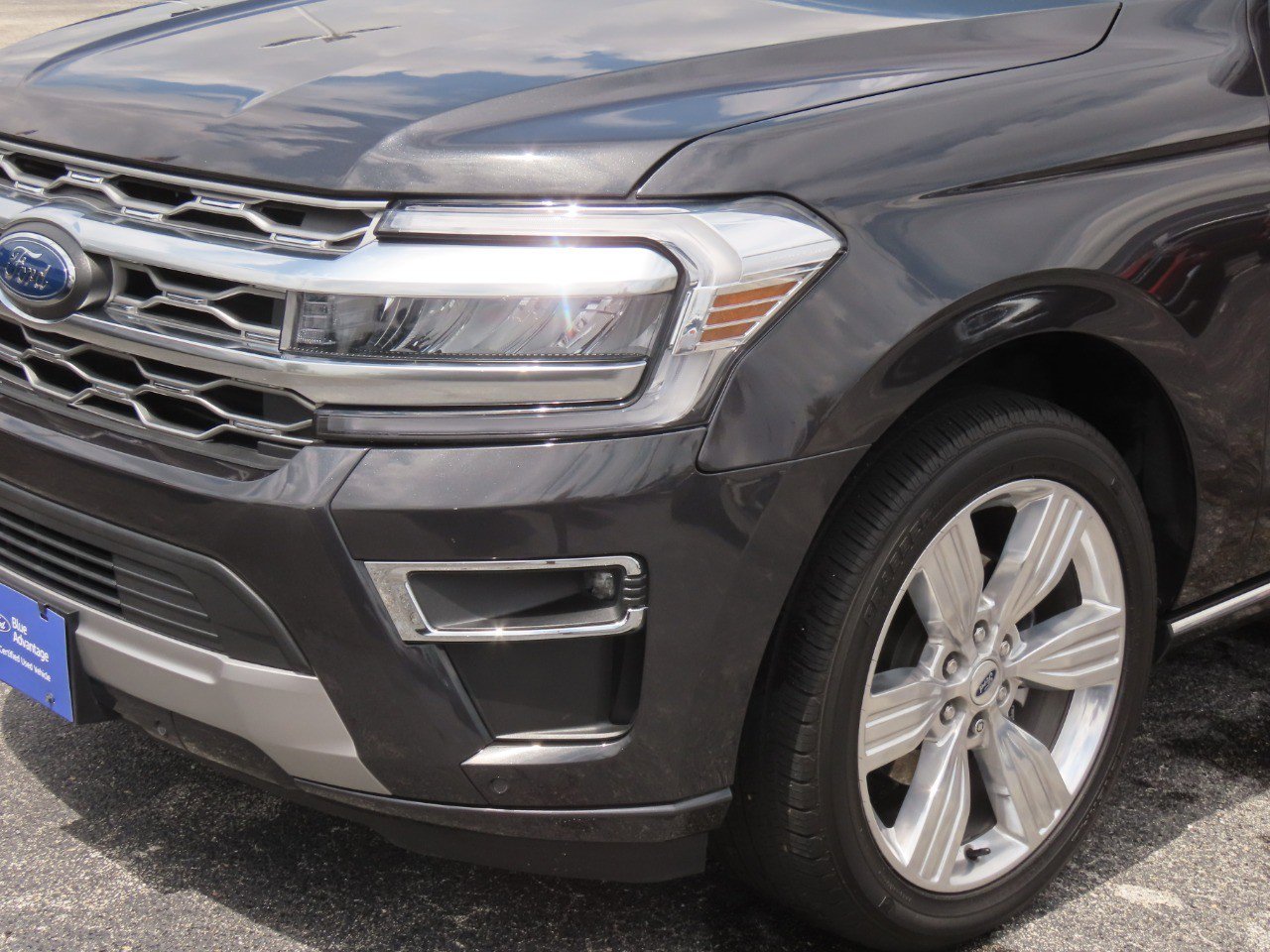 Certified 2023 Ford Expedition Platinum RWD image 3