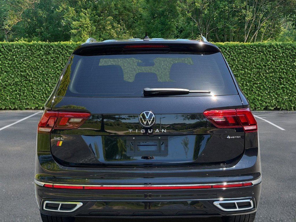 Used 2024 Volkswagen Tiguan SEL R-Line AWD/4WD image 5