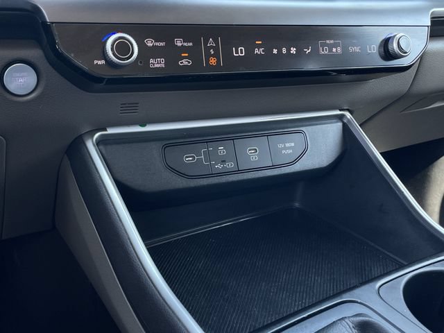 Used 2025 Kia Carnival FWD image 18