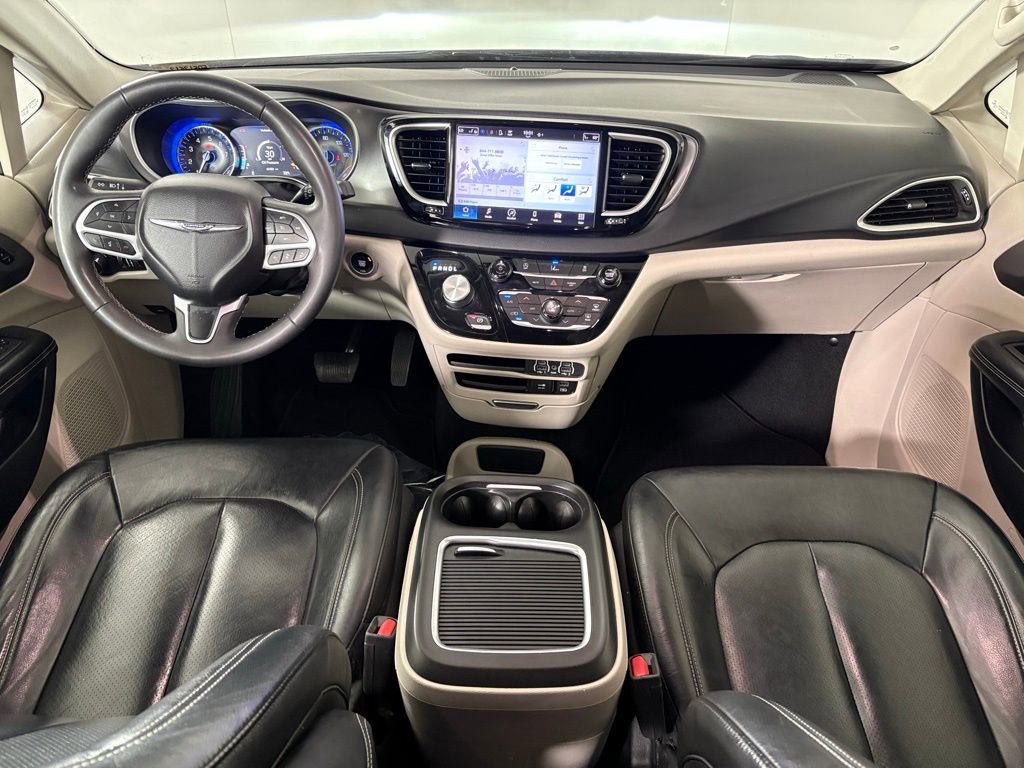 Used 2022 Chrysler Pacifica Touring-L image 32