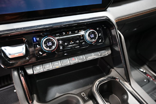 New 2026 GMC Sierra 2500 AT4 w/ AT4 Premium Plus Package AWD/4WD image 20