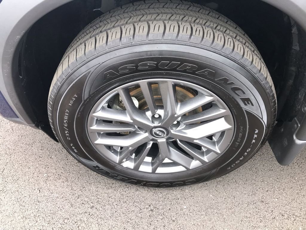 Used 2023 Nissan Rogue S image 10