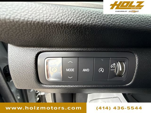 Certified 2025 Chevrolet Traverse LT w/ Midnight/Sport Edition AWD/4WD image 17