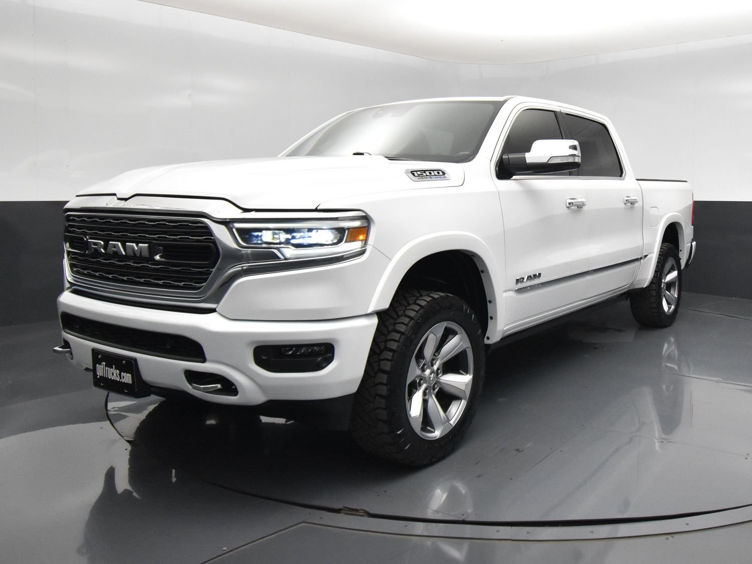 Used 2022 RAM 1500 Limited w/ Body Color Bumper Group AWD/4WD image 2