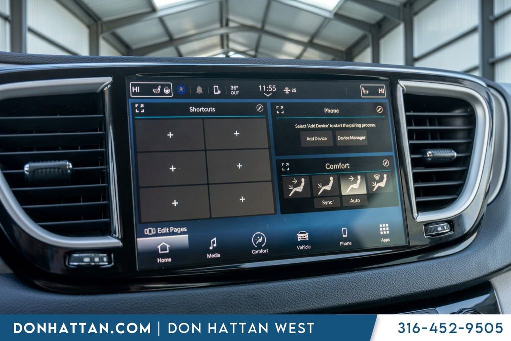 Used 2023 Chrysler Pacifica Touring-L image 9