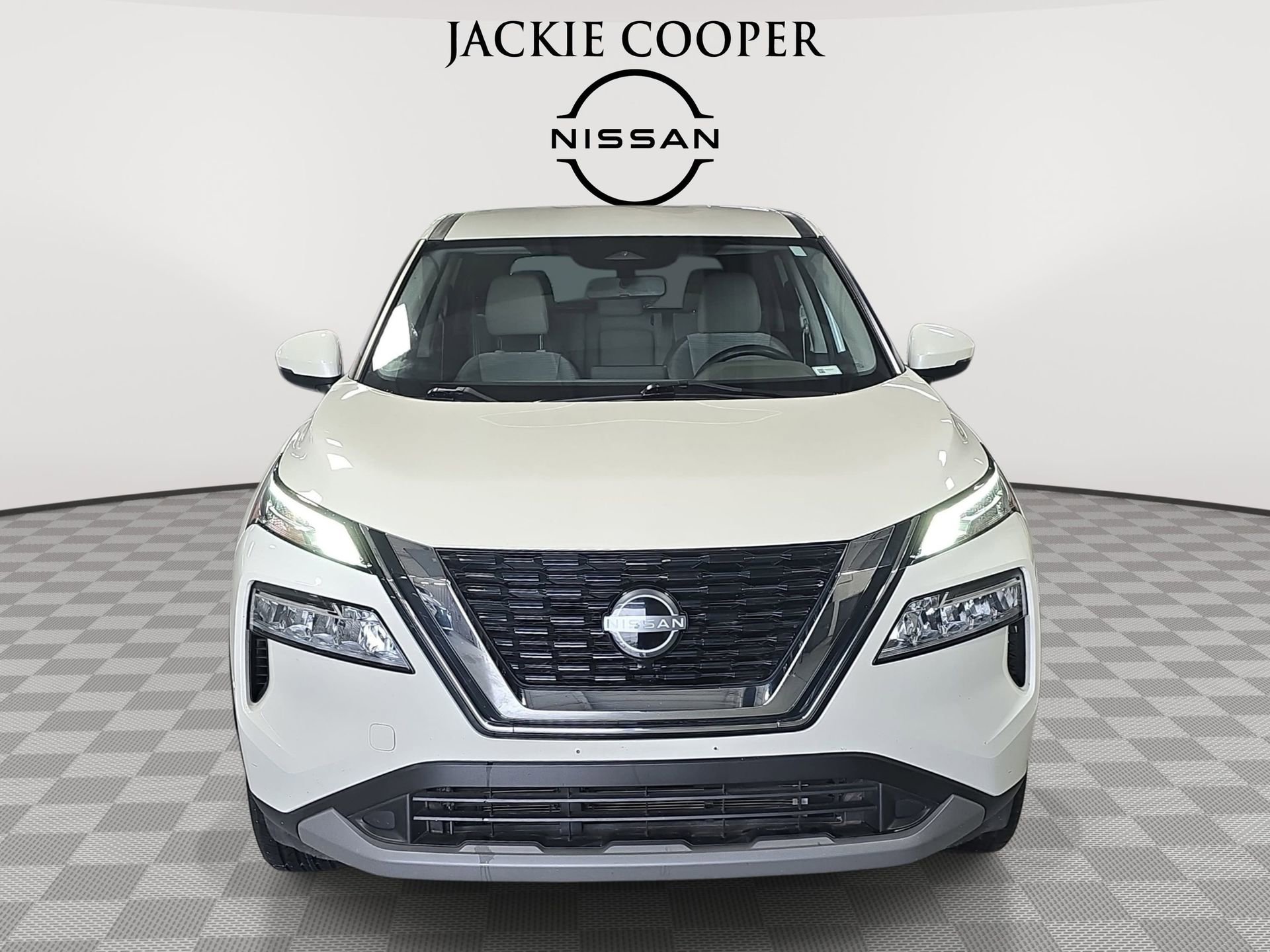 Used 2022 Nissan Rogue SV FWD image 2