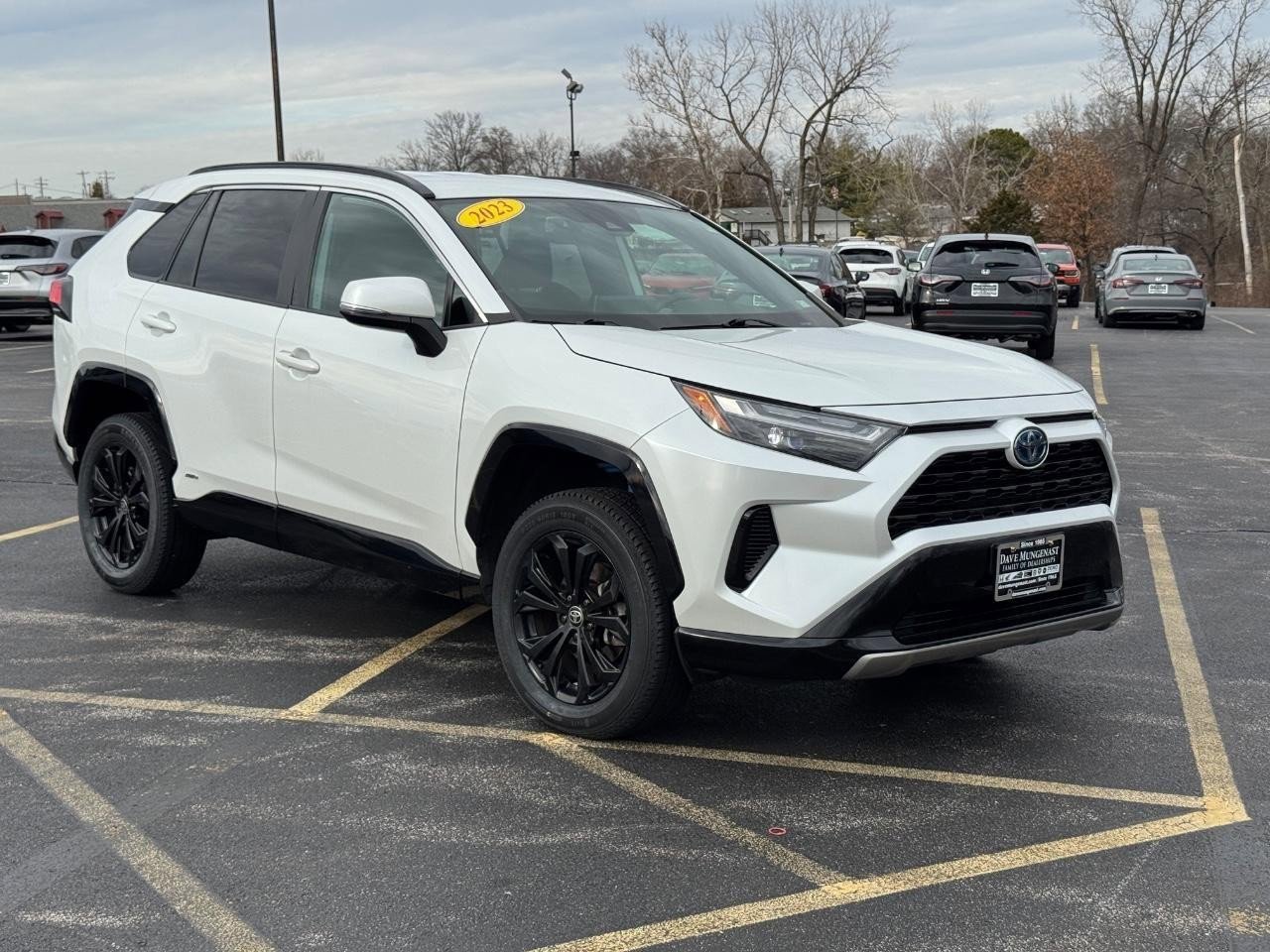 Used 2023 Toyota RAV4 SE image 2