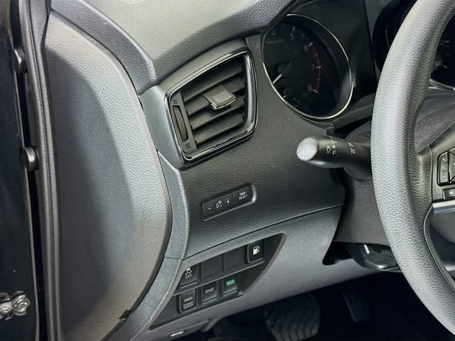 Used 2018 Nissan Rogue S AWD/4WD image 15