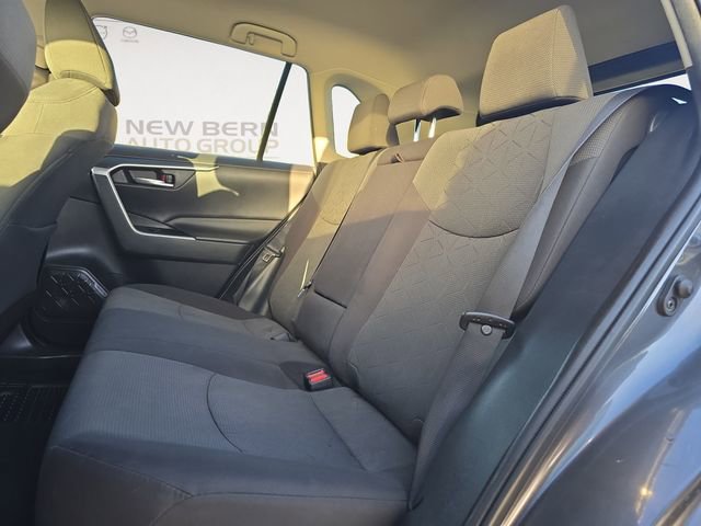 Used 2021 Toyota RAV4 XLE AWD/4WD image 13