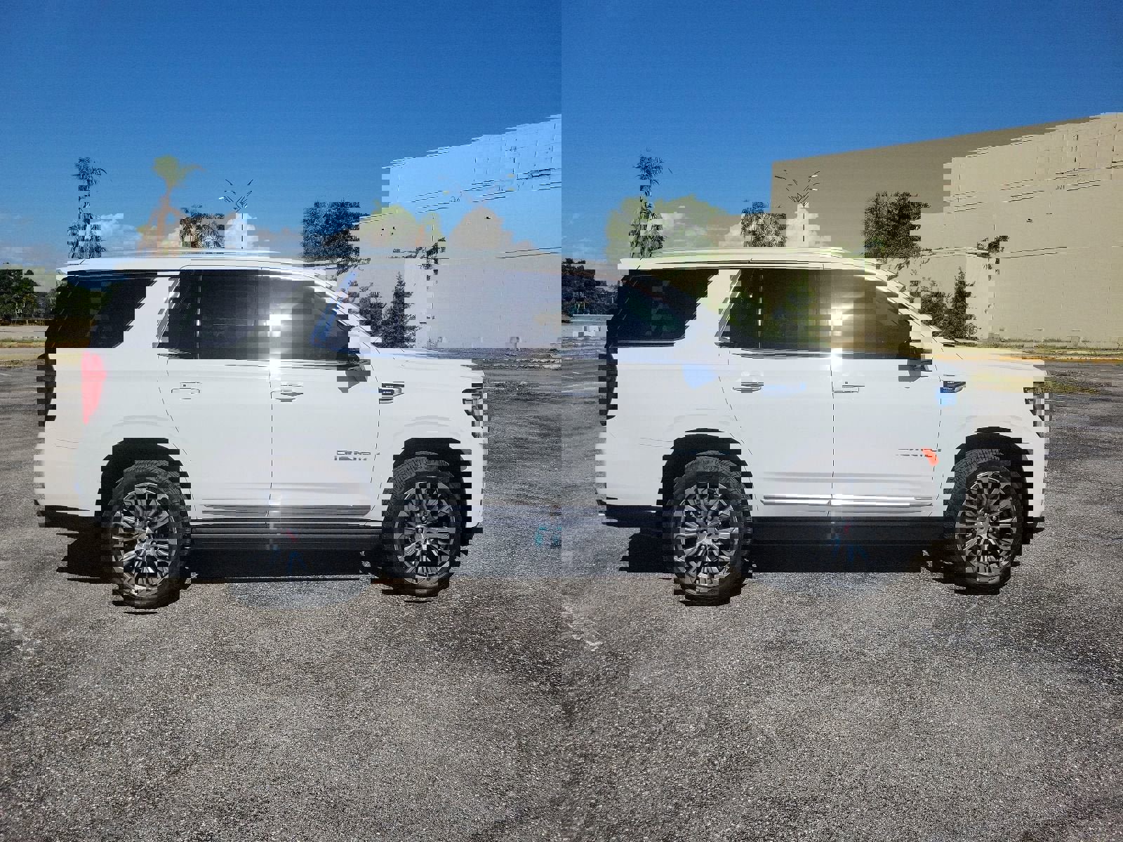 Certified 2021 GMC Yukon Denali w/ Denali Premium Package RWD image 5