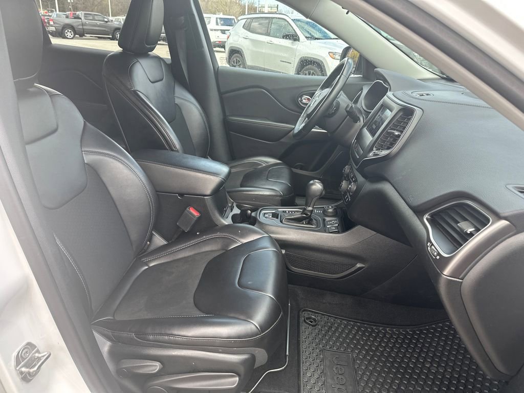 Used 2019 Jeep Cherokee Latitude Plus w/ Cold Weather Group image 23