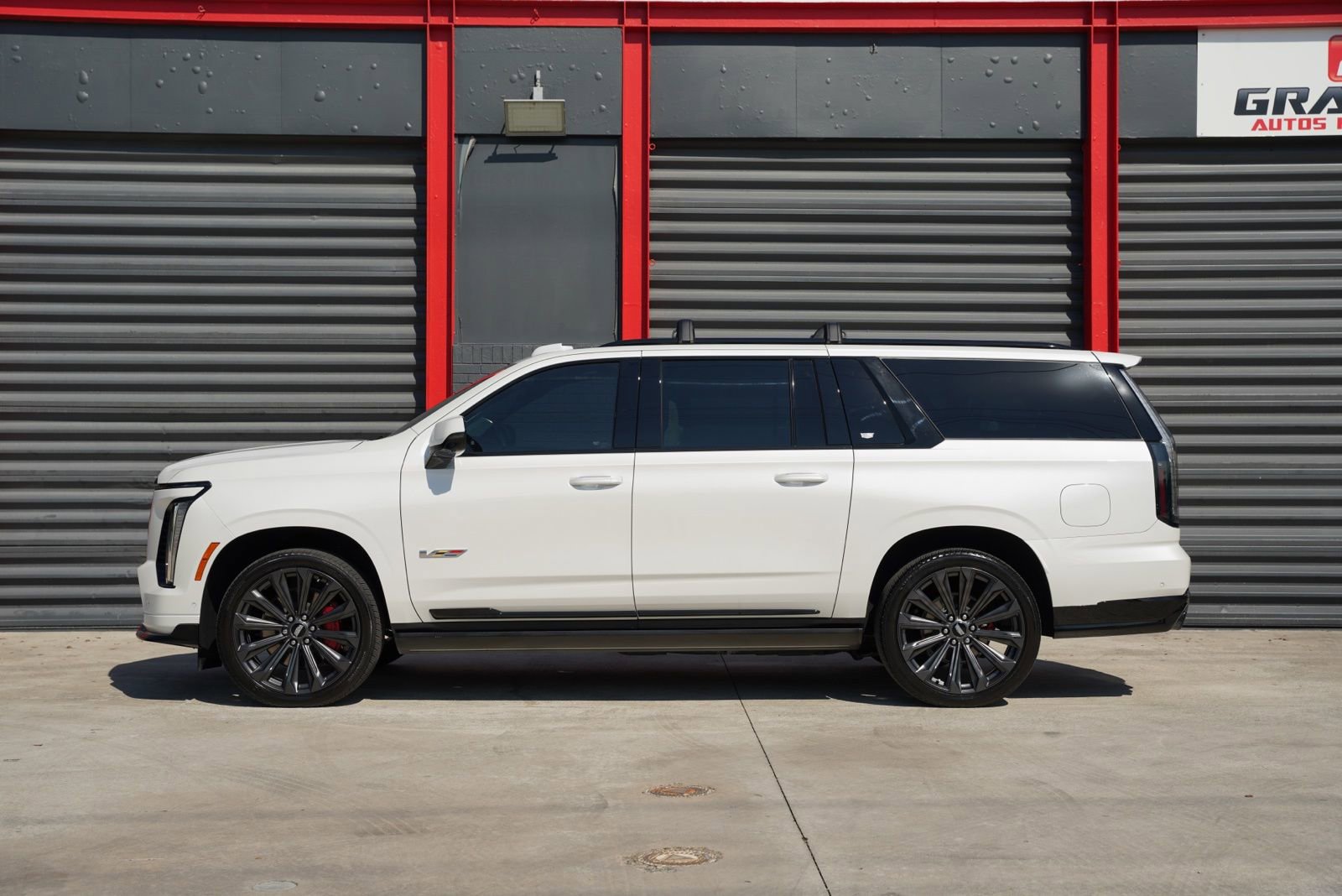 Used 2025 Cadillac Escalade ESV V image 8