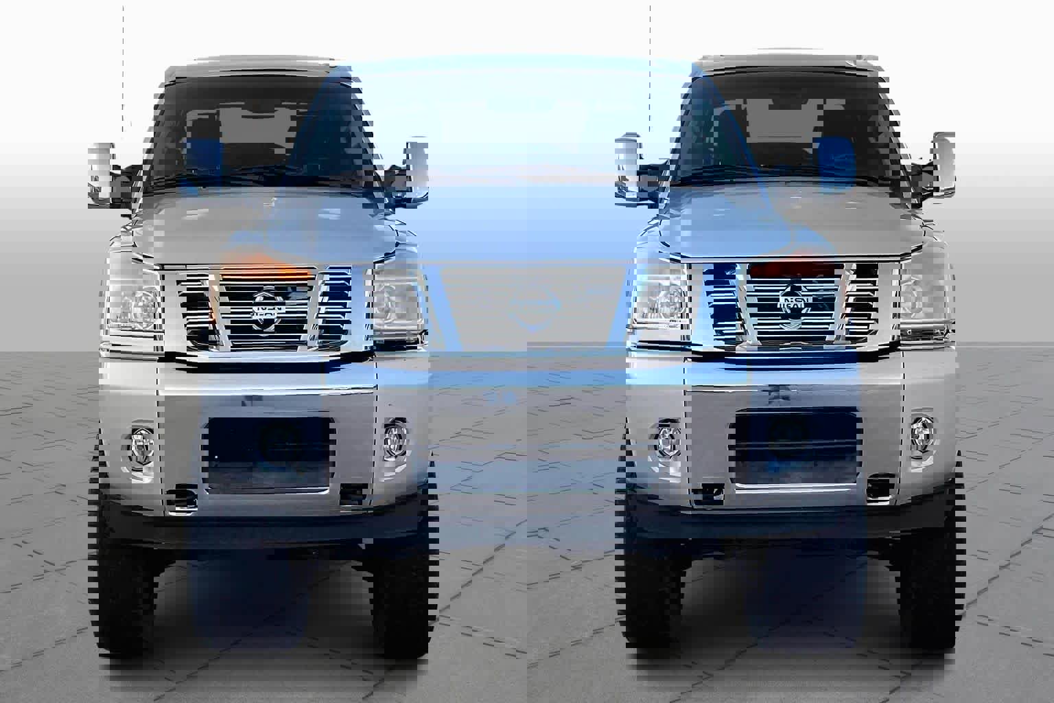 Used 2015 Nissan Titan SL w/ SL Moonroof Package image 4