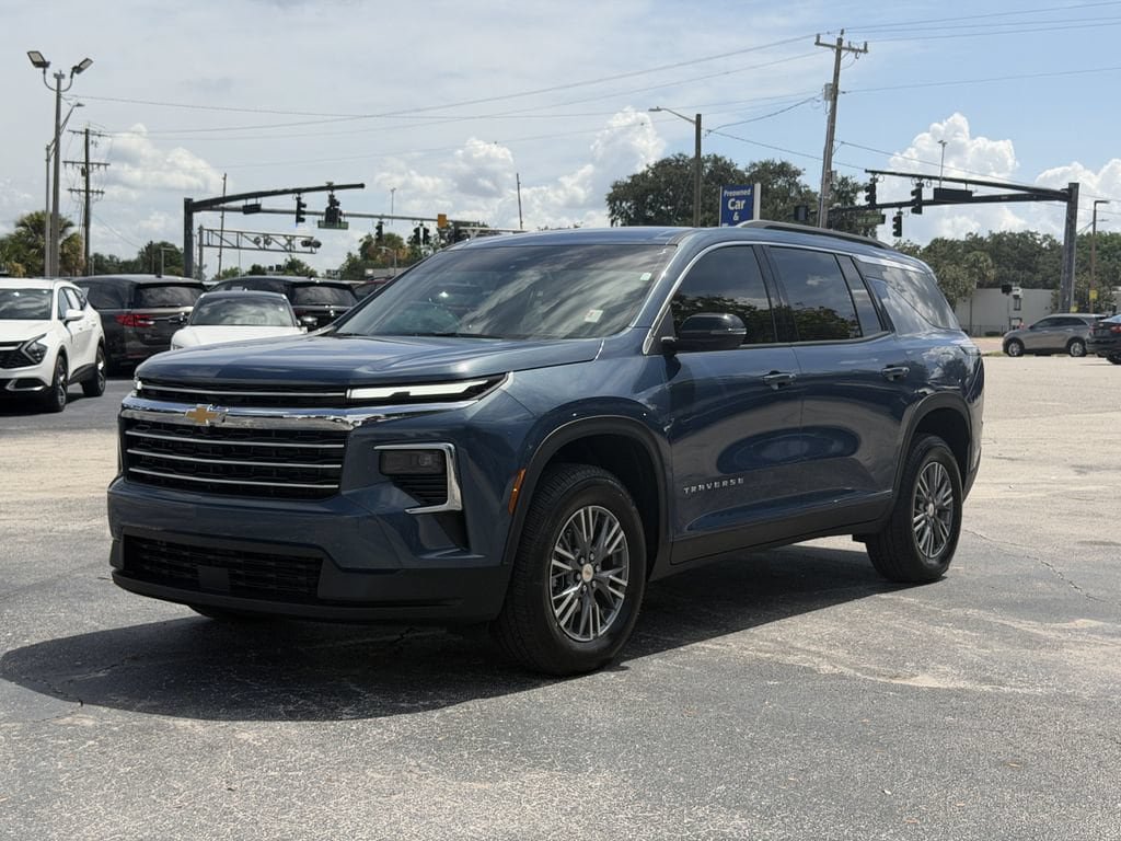Used 2026 Chevrolet Traverse LT FWD image 8