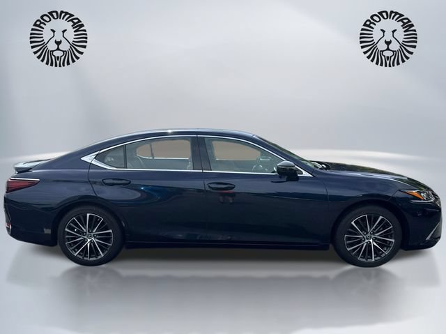 Used 2025 Lexus ES 300h w/ Premium Package FWD image 5