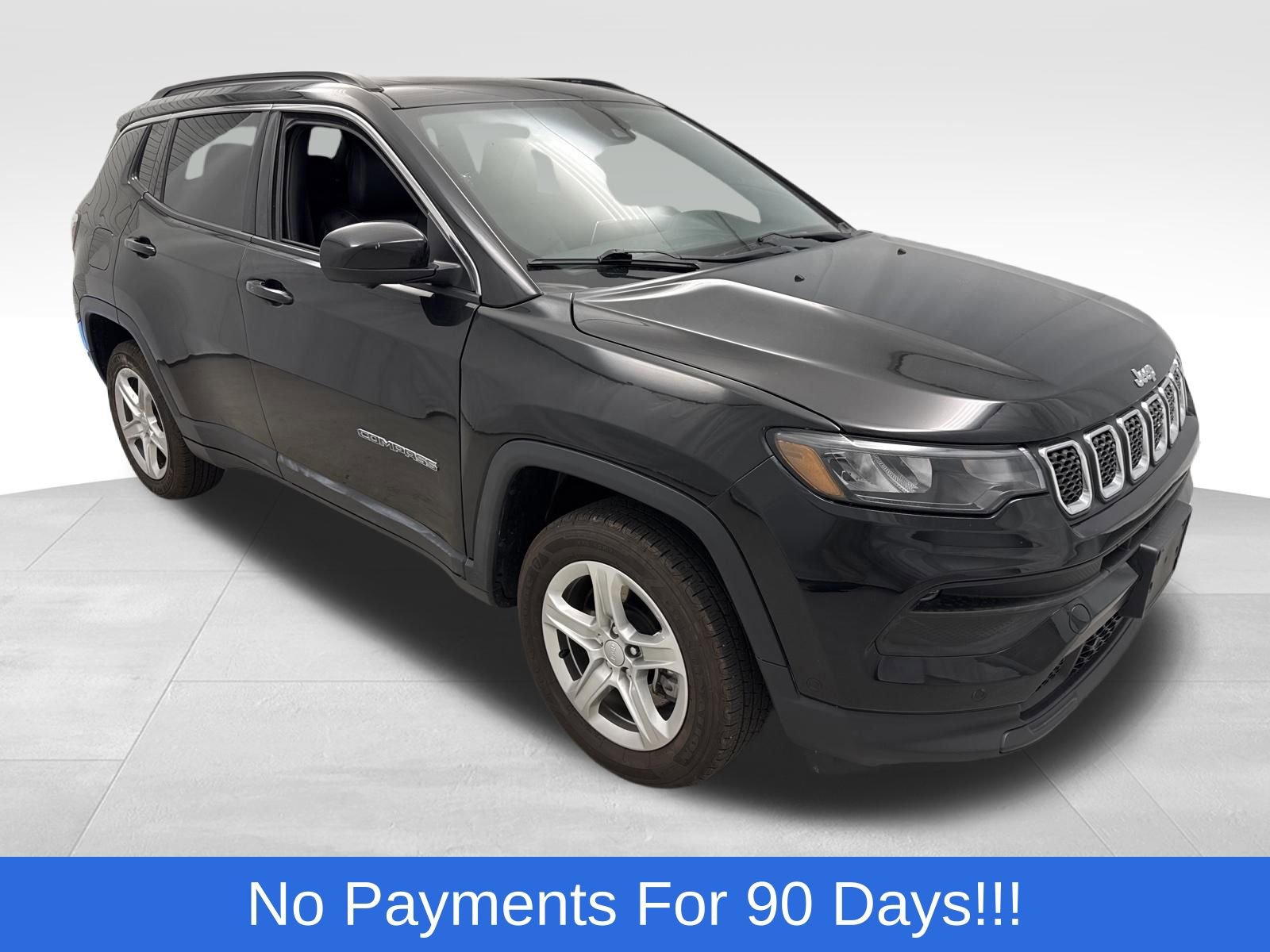 Used 2024 Jeep Compass Latitude w/ Sun and Sound Group AWD/4WD image 1