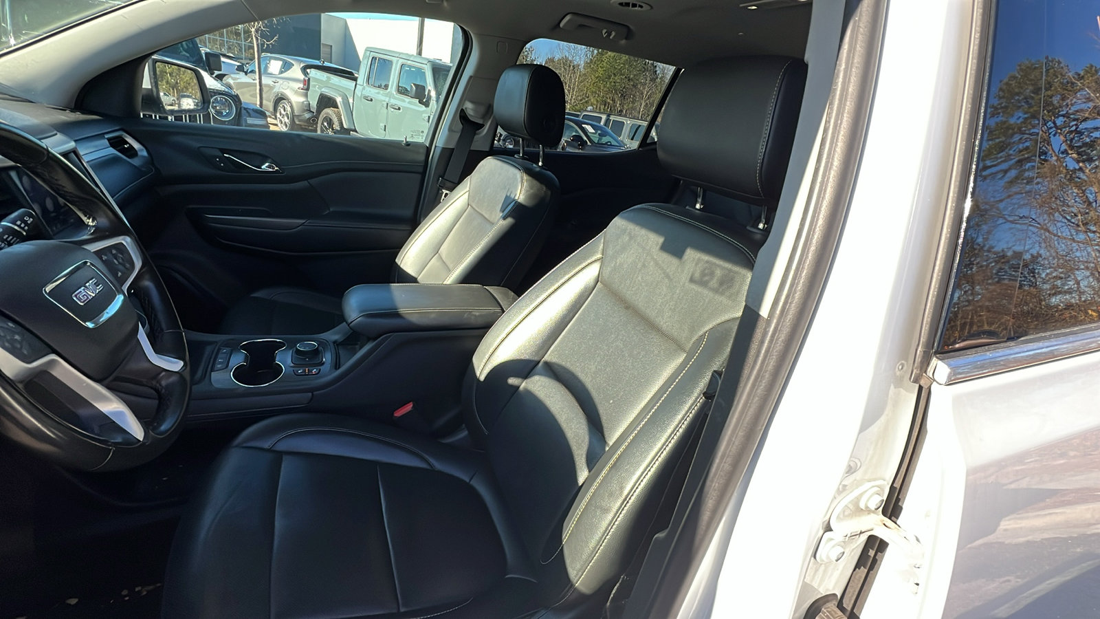 Used 2023 GMC Acadia SLT image 16