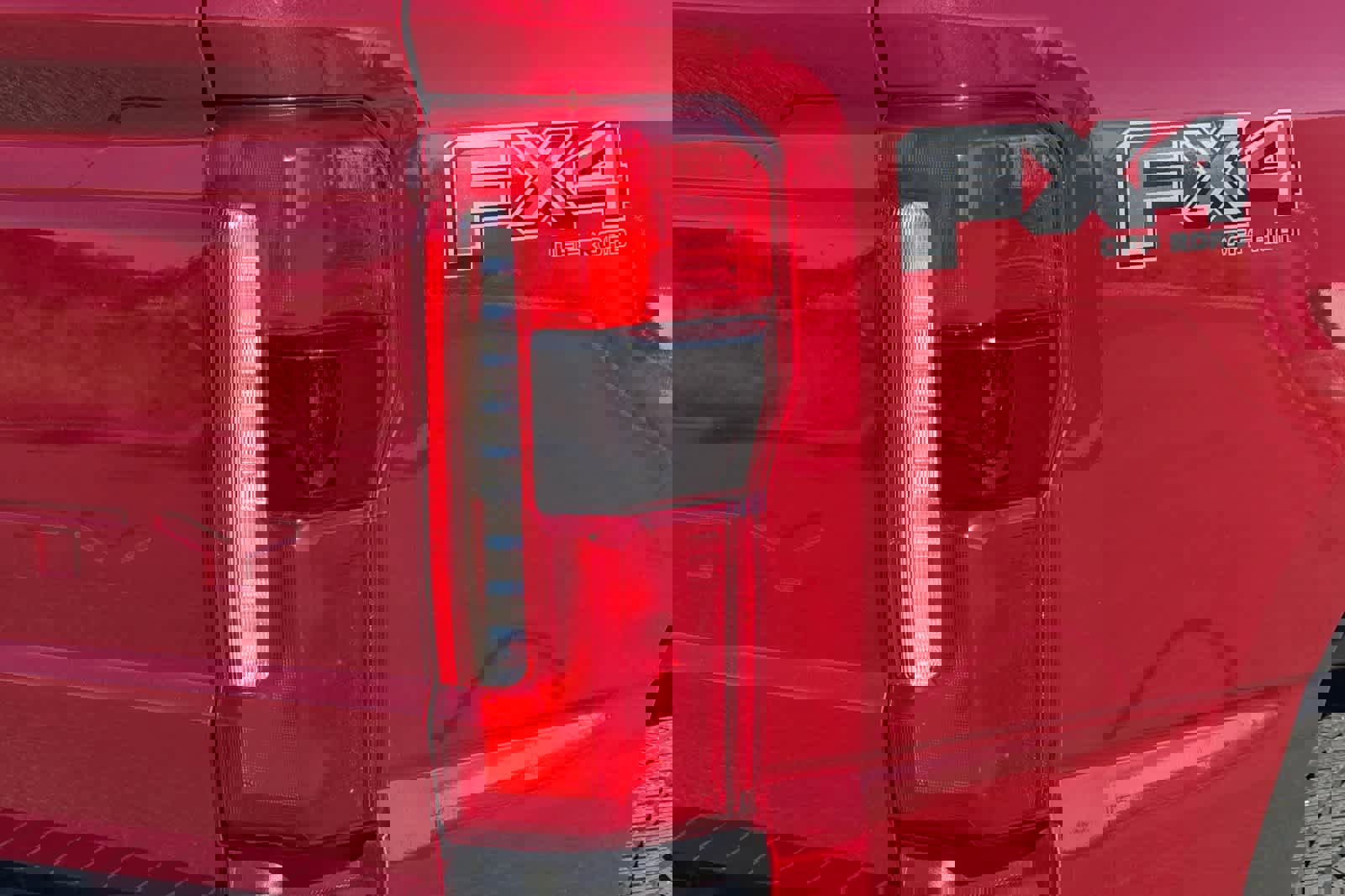 Used 2025 Ford F350 Lariat w/ Black Appearance Package image 27