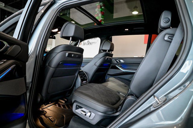 Used 2024 BMW X7 xDrive40i w/ M Sport Package image 17