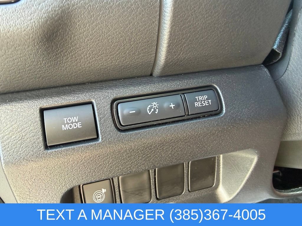 Used 2025 Nissan Frontier PRO-4X AWD/4WD image 18