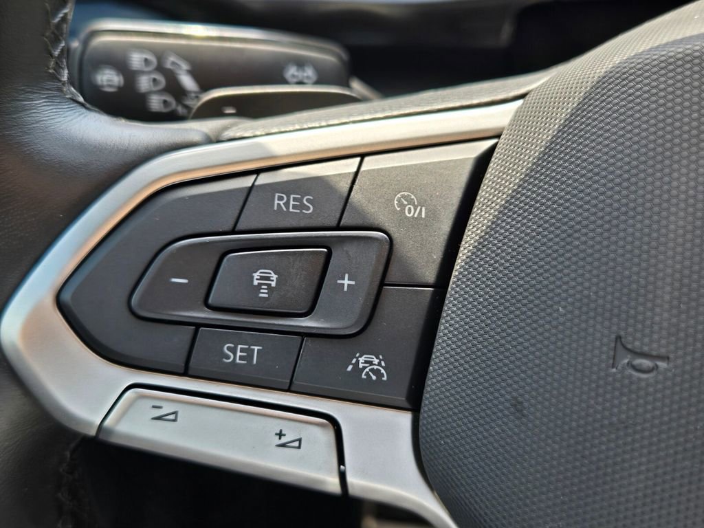 Used 2024 Volkswagen Atlas SEL Premium R-Line image 26