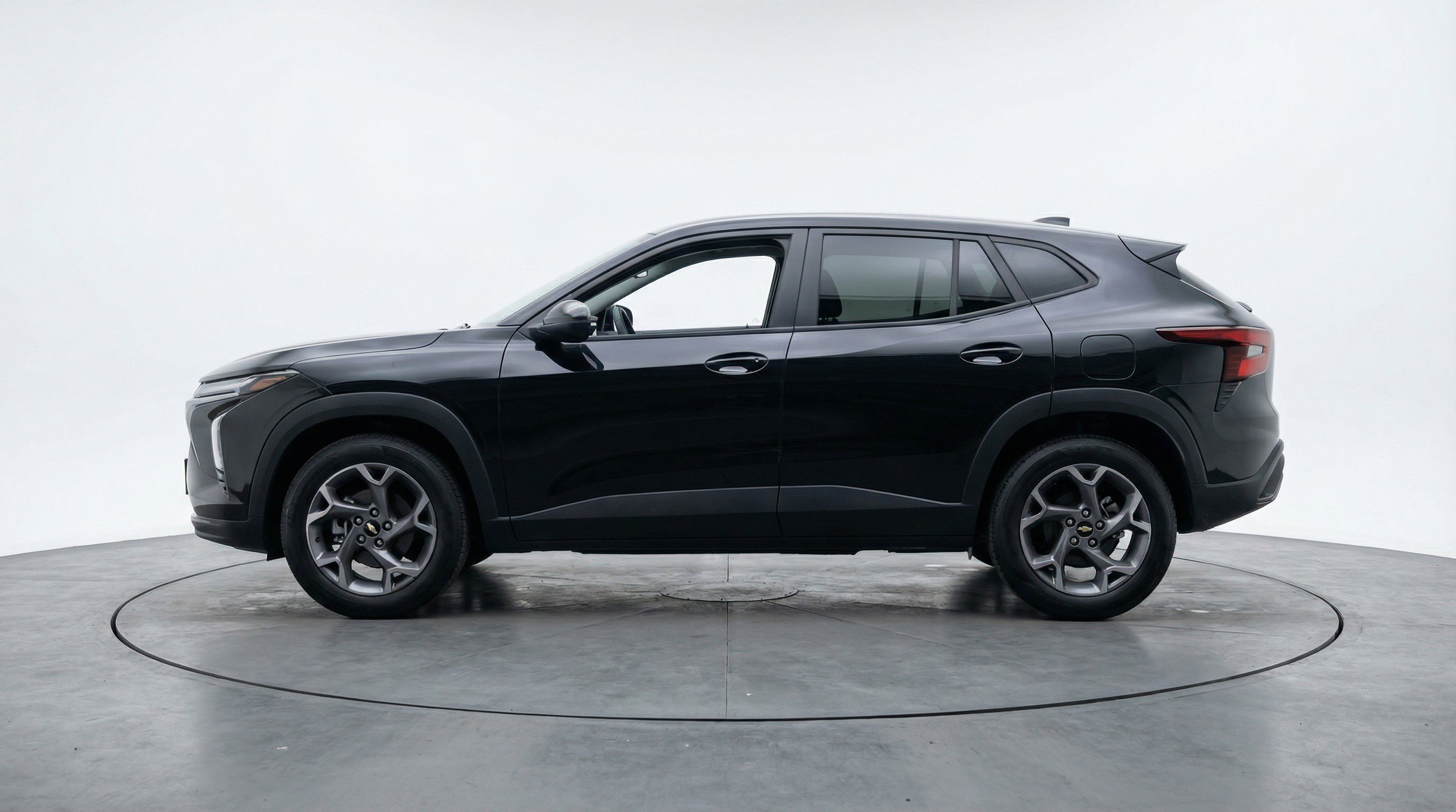 Used 2025 Chevrolet Trax LT w/ LT Convenience Package image 5