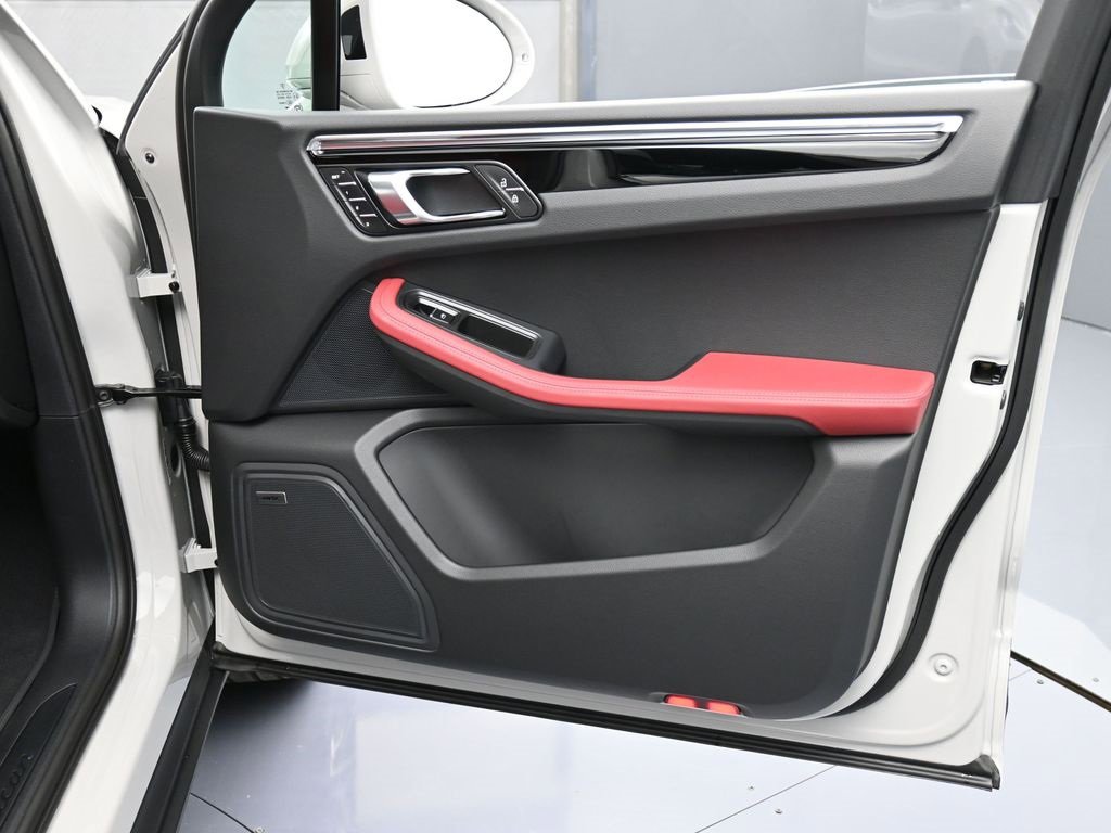 New 2026 Porsche Macan image 28